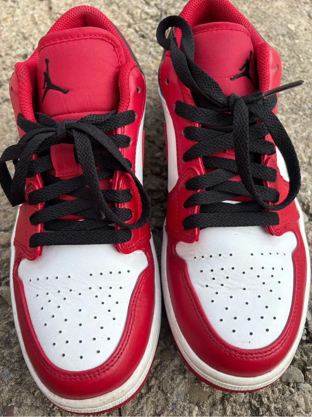 Nike men’s Red, White & Black Low-Top Sneakers